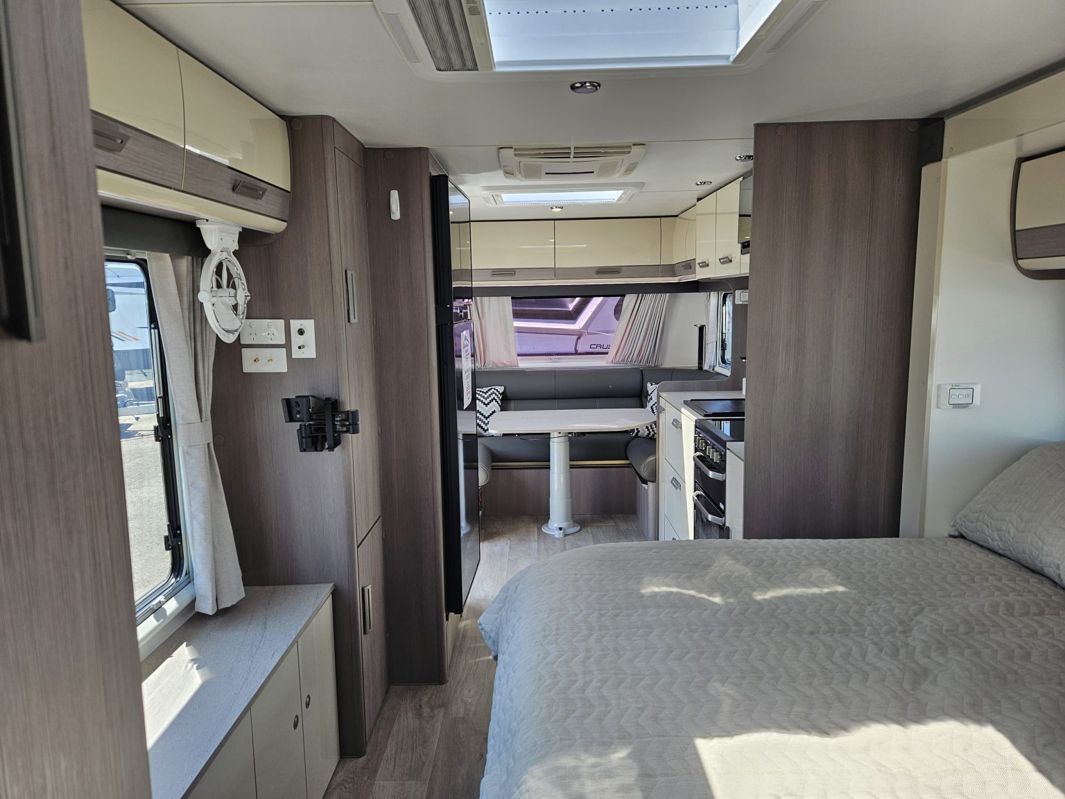 2022 JAYCO SILVERLINE SLIDE OUT SHOWER / TOILET CARAVAN Avan Adelaide