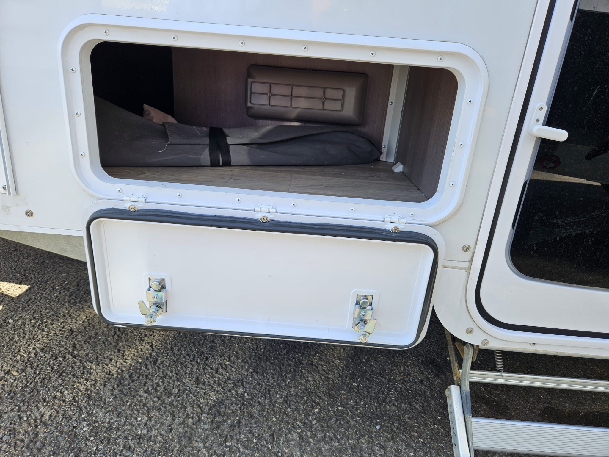 2022 JAYCO SILVERLINE SLIDE OUT SHOWER / TOILET CARAVAN Avan Adelaide