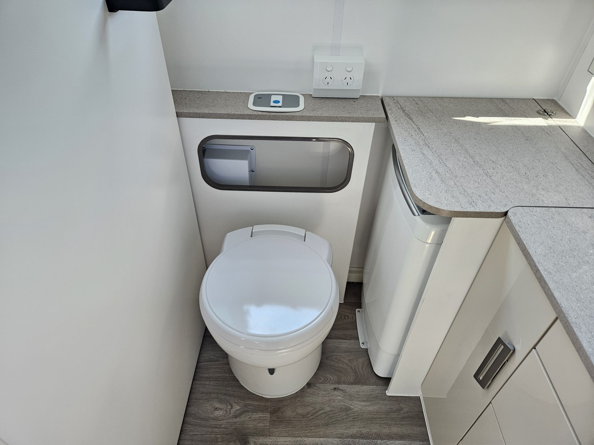 2022 JAYCO SILVERLINE SLIDE OUT SHOWER / TOILET CARAVAN Avan Adelaide
