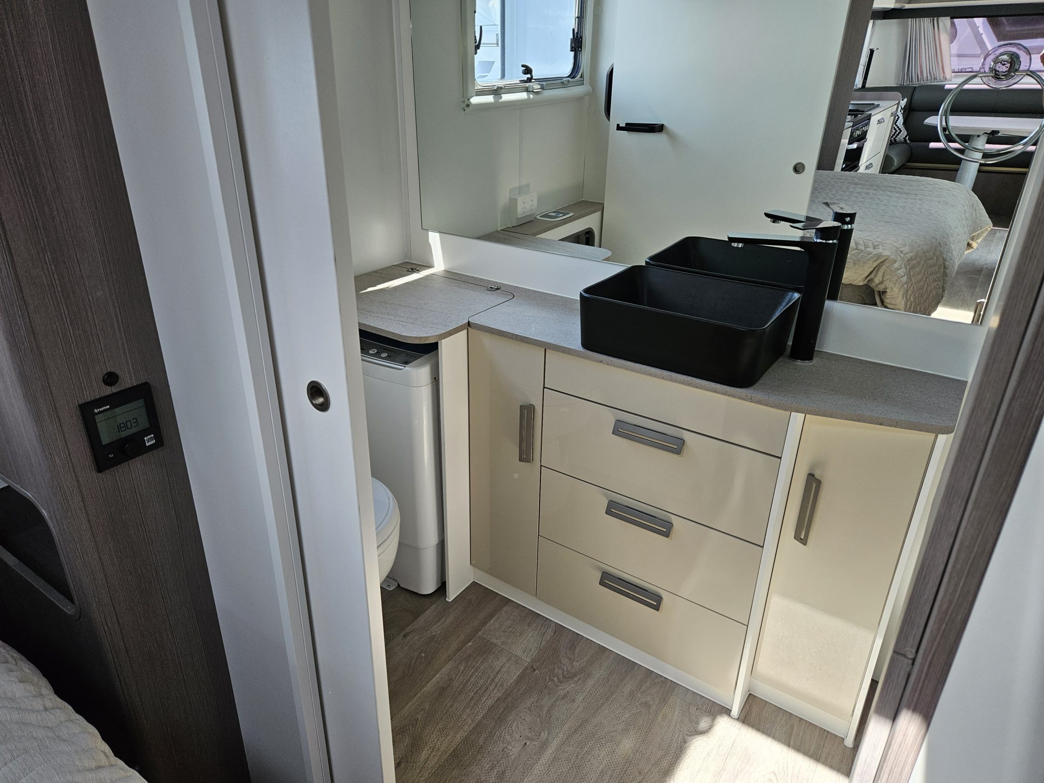 2022 JAYCO SILVERLINE SLIDE OUT SHOWER / TOILET CARAVAN Avan Adelaide